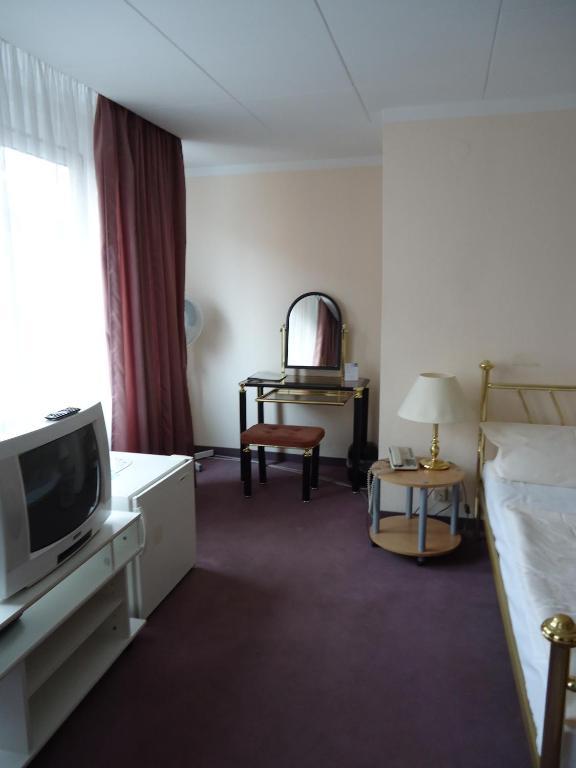 Hotel Kubrat Am Checkpoint Charlie Berlín Habitación foto